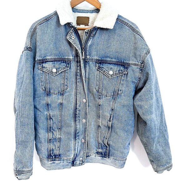 American Eagle Outfitters Jackets & Blazers - Denim Trucker Sherpa lined jacket Size Small